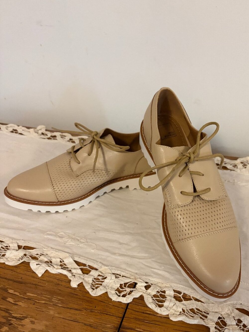 14th & Union Women's Size 7.5  Leather Upper Lace up Loafer. Tan.